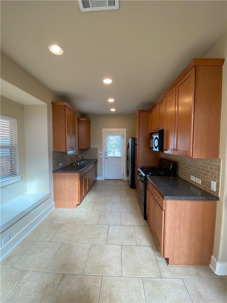 1601 Miriam Ave - Photo 3
