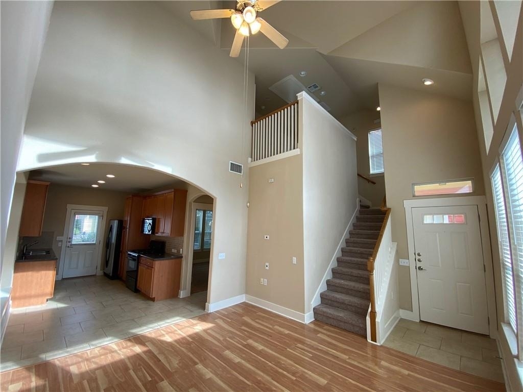 1601 Miriam Ave - Photo 2