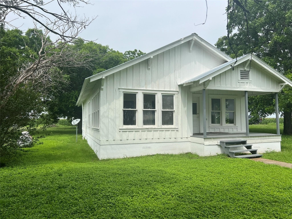 149 Private Road 9400 - Photo 1