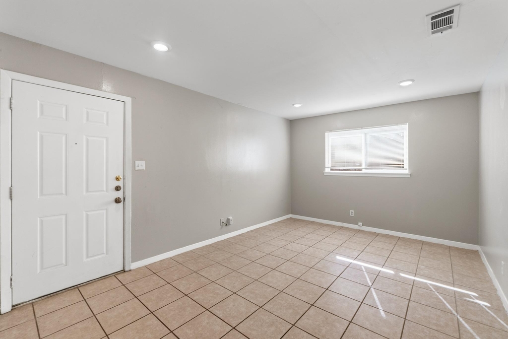 2201 Lanier Dr - Photo 5