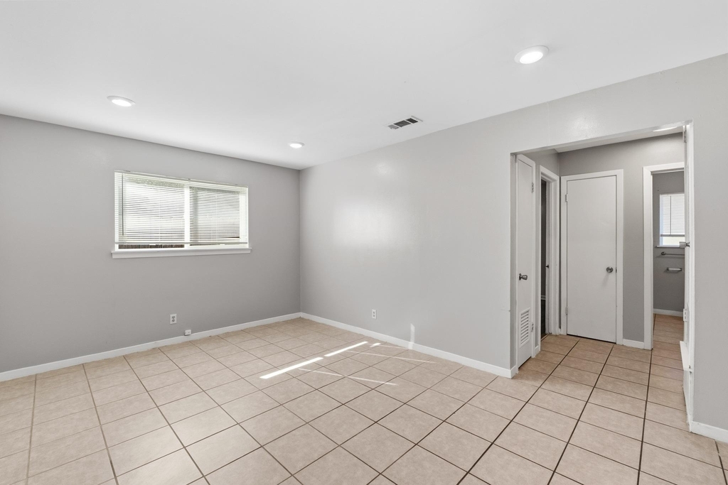 2201 Lanier Dr - Photo 4