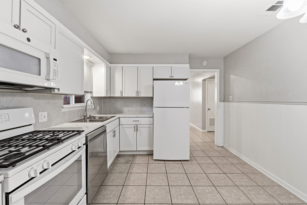 2201 Lanier Dr - Photo 10