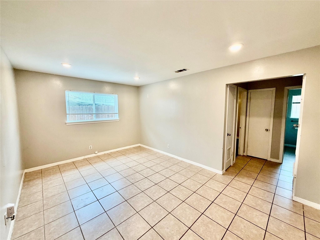 2201 Lanier Dr - Photo 5