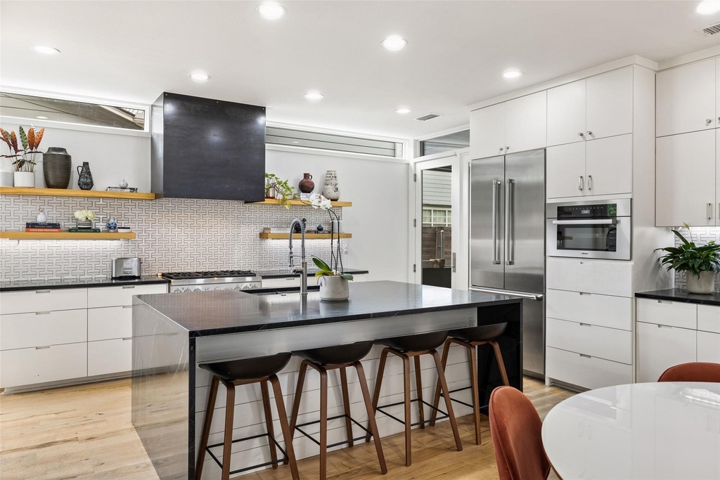 2000 Rundell Pl - Photo 6