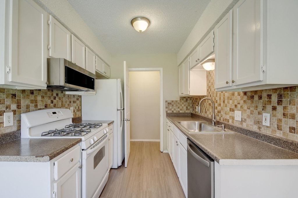 418 Linden St - Photo 10