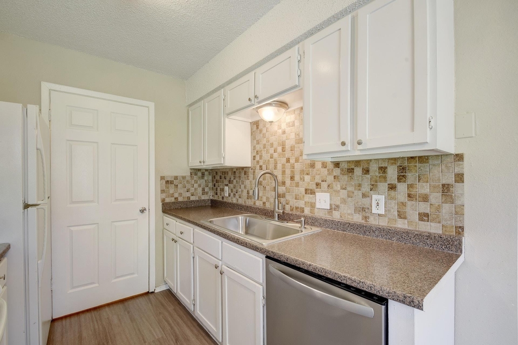 418 Linden St - Photo 11