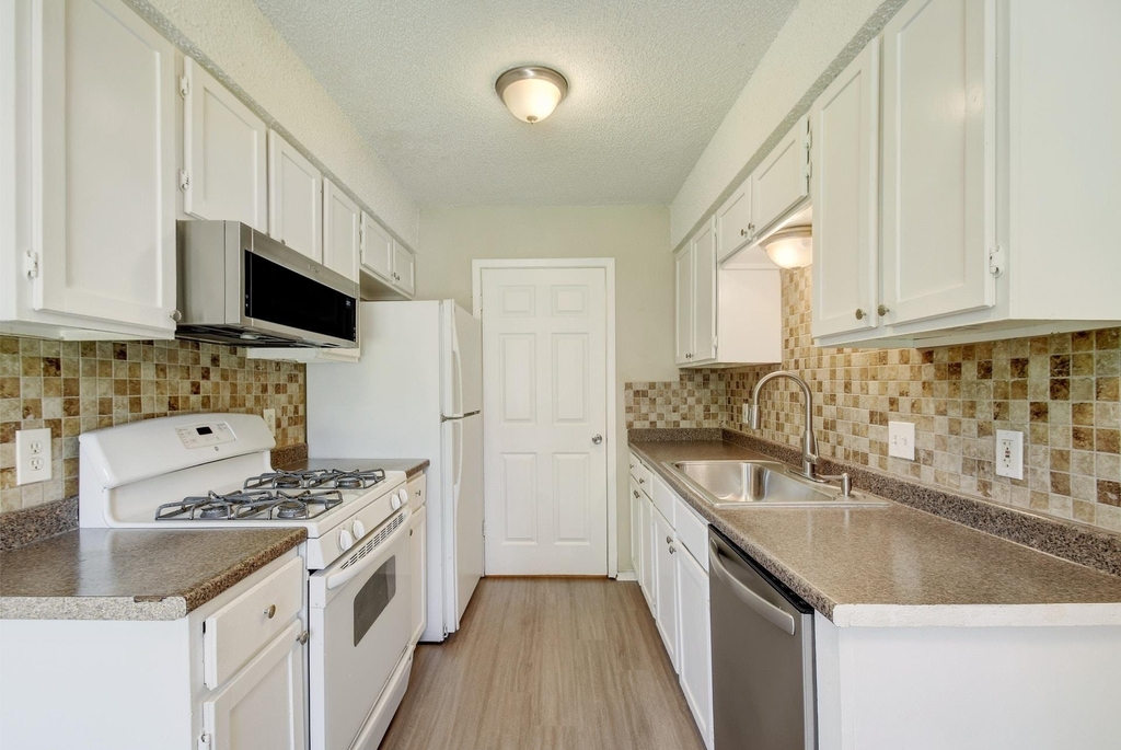 418 Linden St - Photo 9