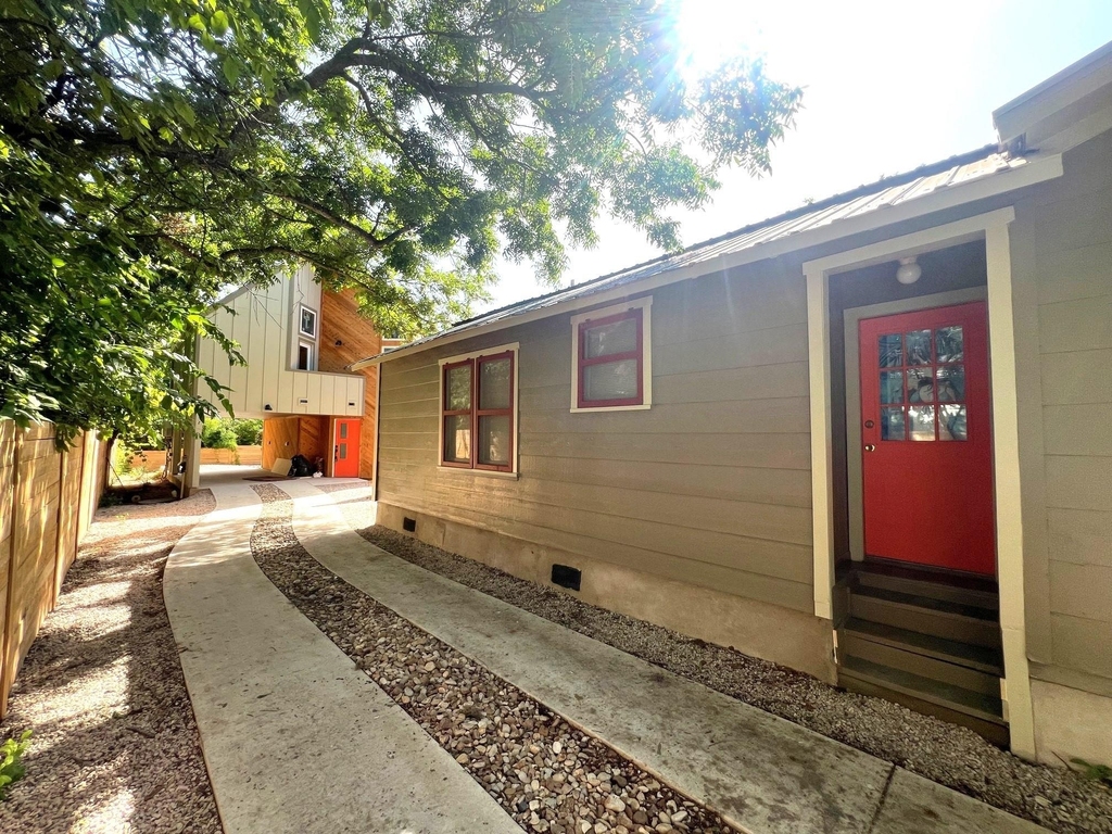 705 Franklin Blvd - Photo 3