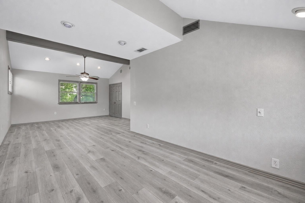 4301 Hyridge Dr - Photo 17