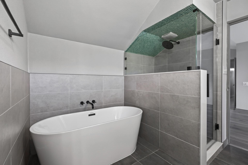 4301 Hyridge Dr - Photo 18
