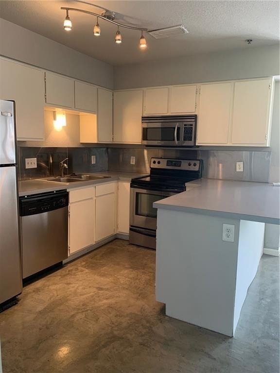 1013 W 23rd St - Photo 0