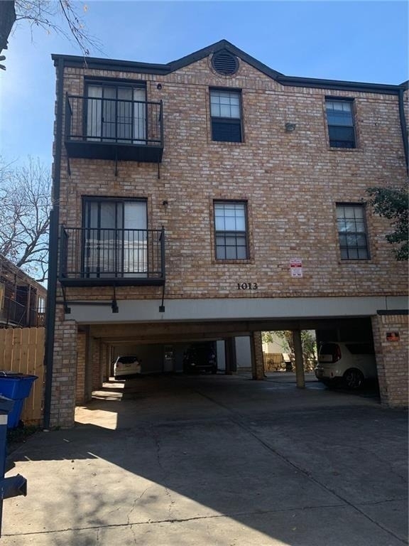 1013 W 23rd St - Photo 4