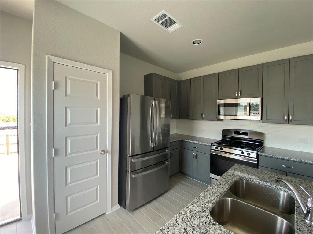 11704 Murano Dr - Photo 2