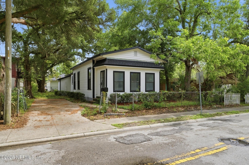 2344 W 18th Street - Photo 0