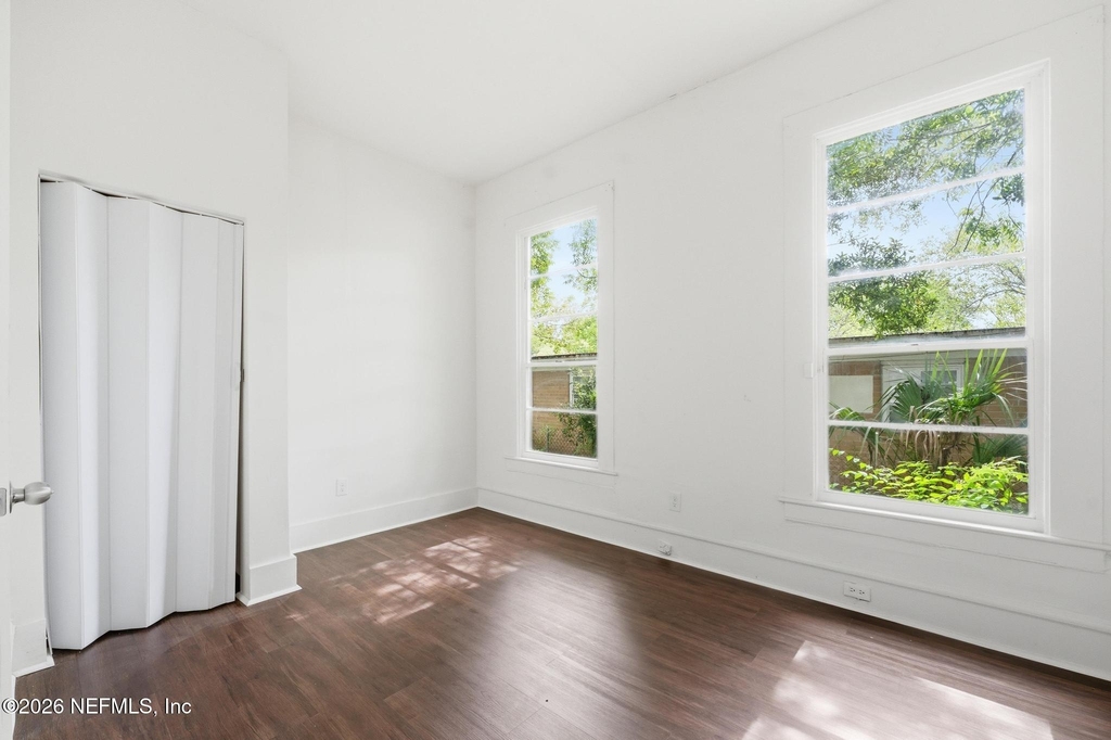2344 W 18th Street - Photo 5