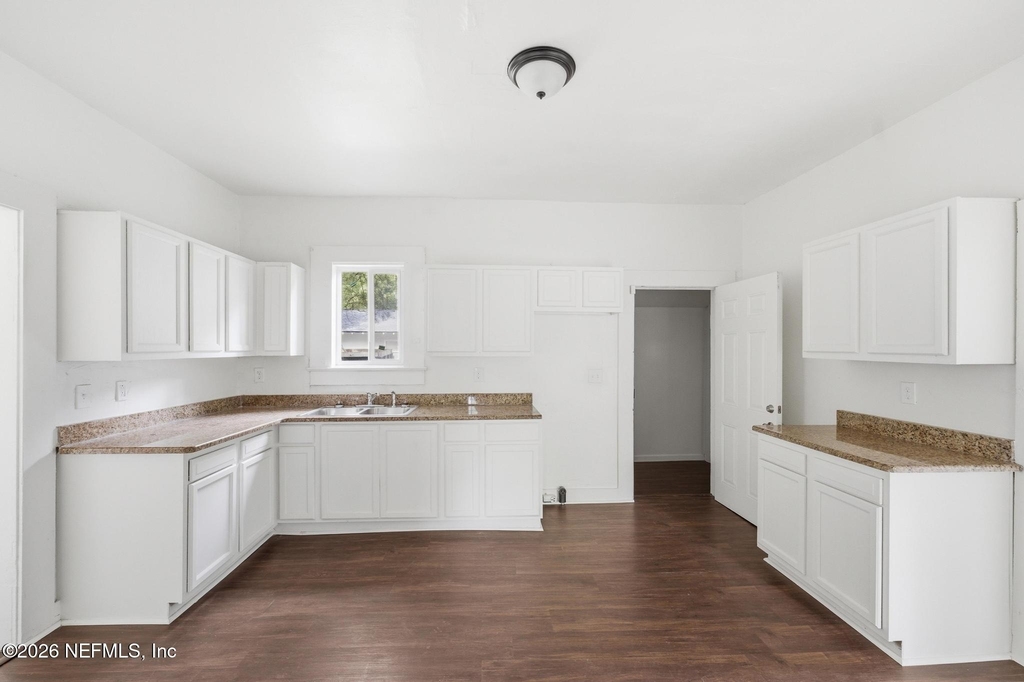 2344 W 18th Street - Photo 8