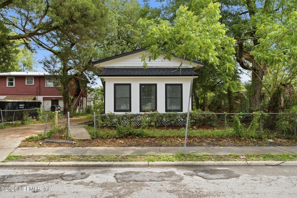2344 W 18th Street - Photo 1