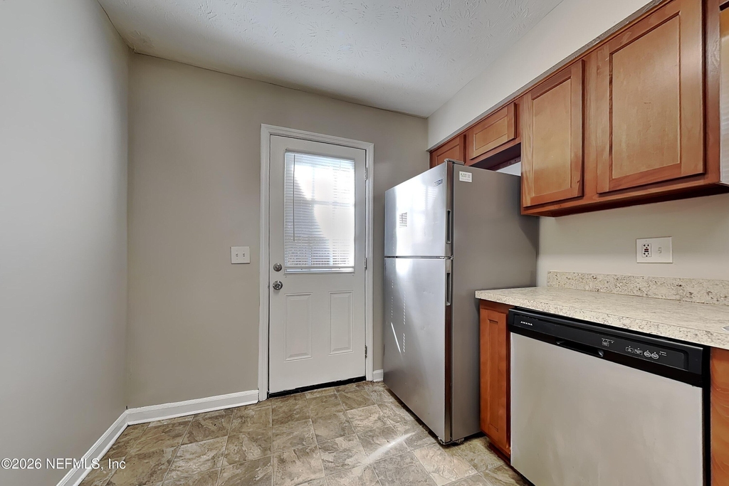 2804 Canyon Court - Photo 4