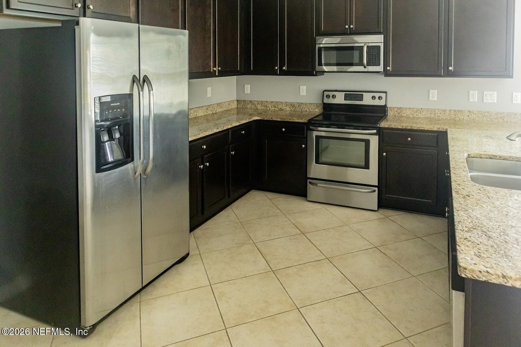 10104 Bedford Lakes Court - Photo 4