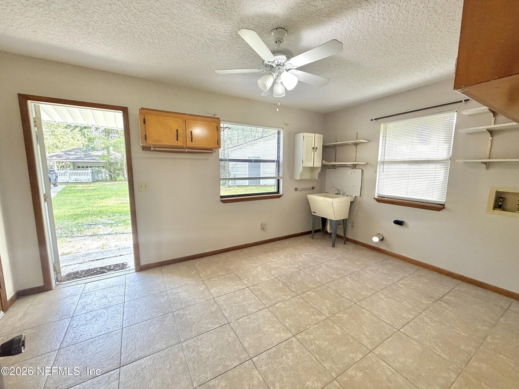 3990 Clearwater Lane - Photo 5