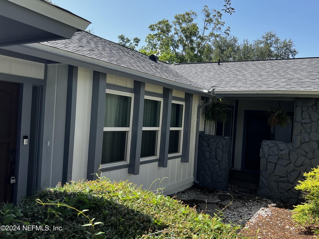 6137 Island Forest Drive - Photo 2