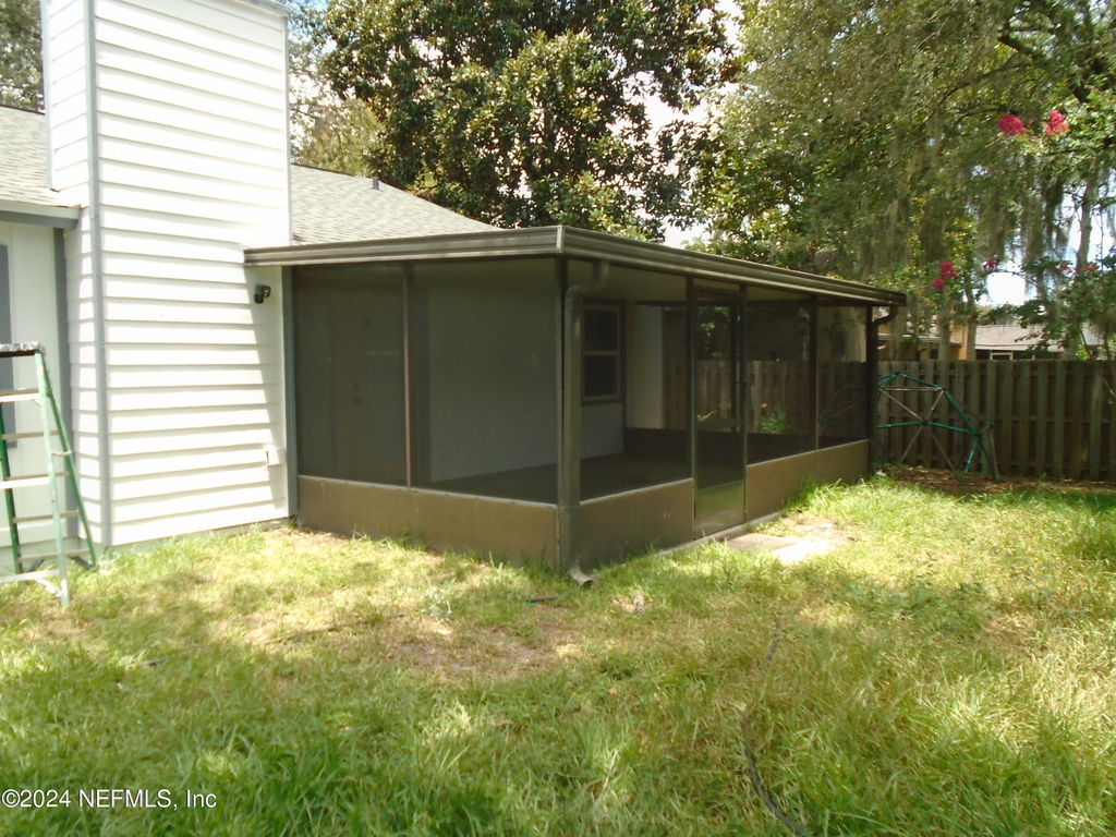 6137 Island Forest Drive - Photo 8