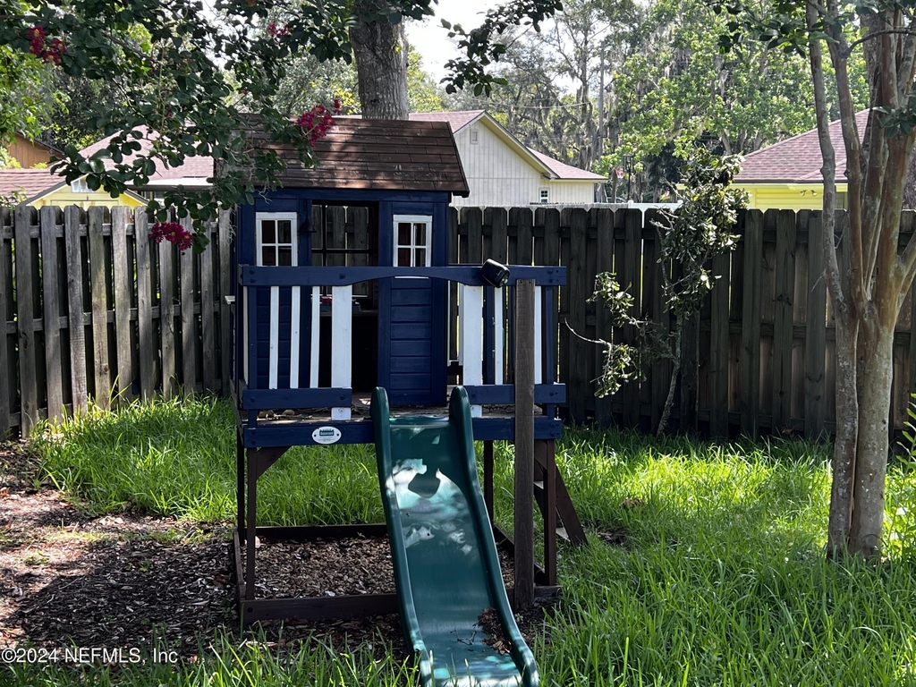 6137 Island Forest Drive - Photo 10