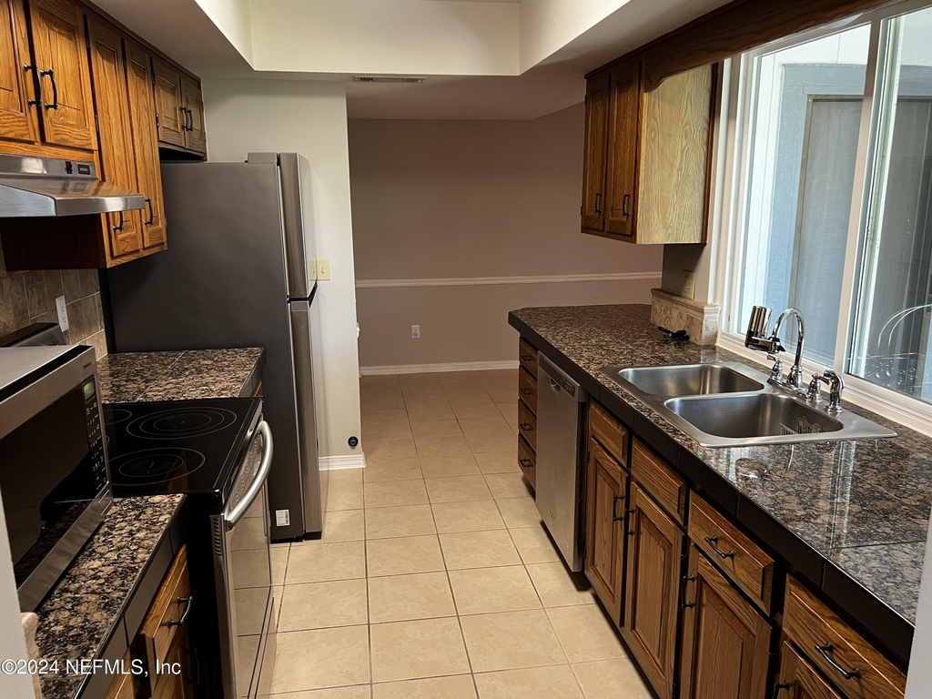 6137 Island Forest Drive - Photo 1