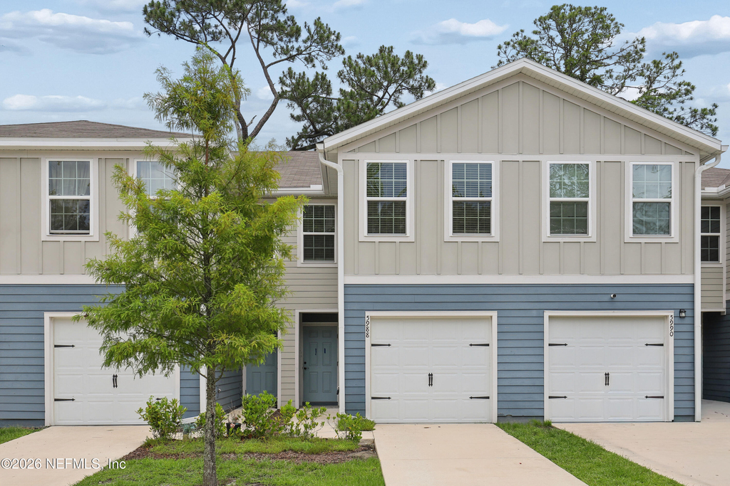 5988 Creekside Crossing Drive - Photo 0