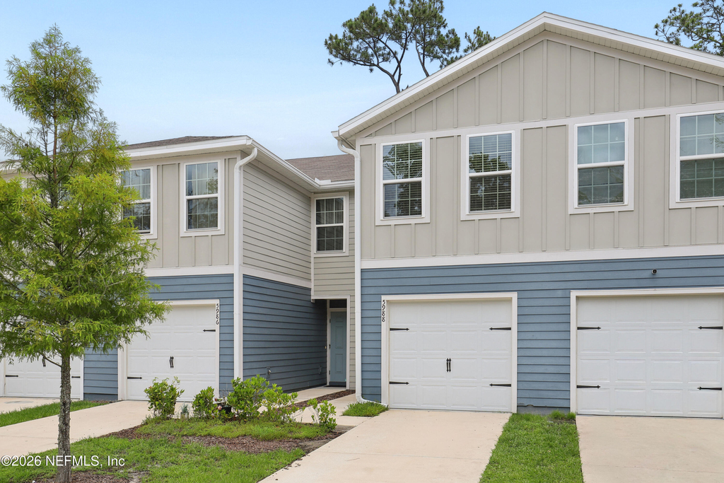 5988 Creekside Crossing Drive - Photo 1