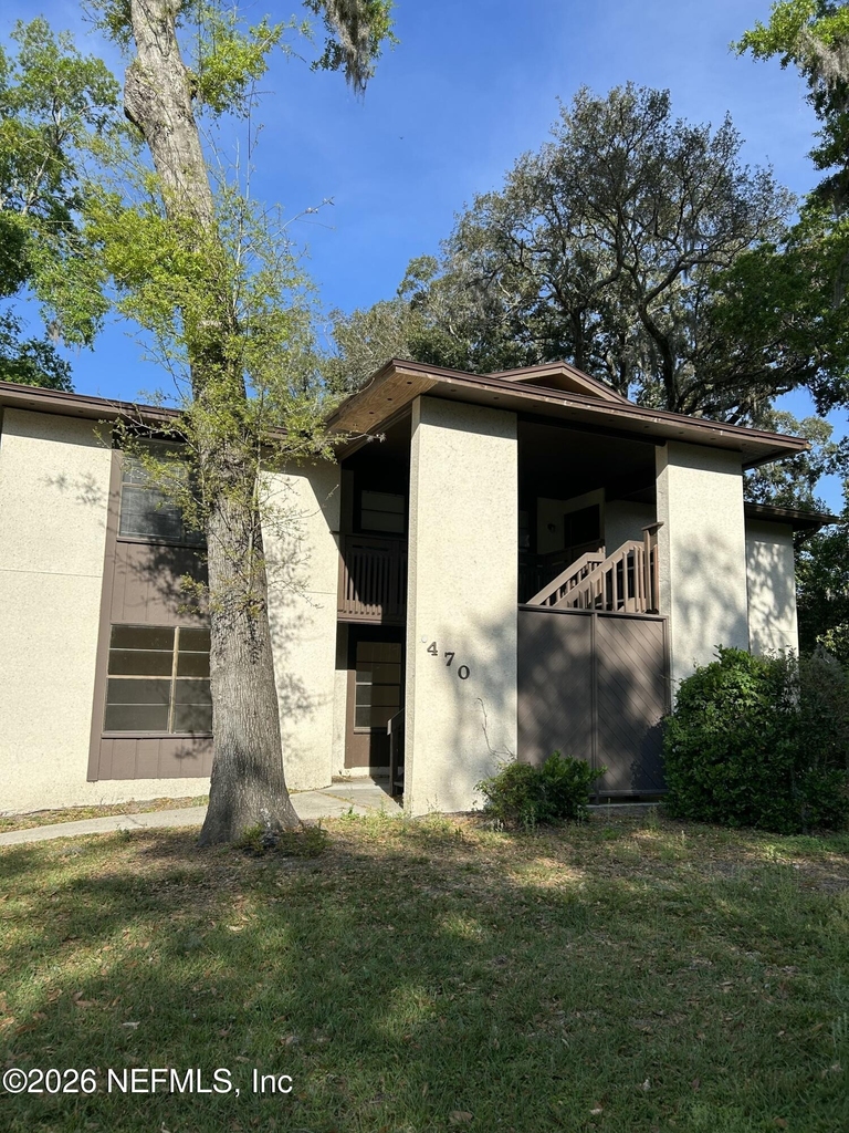 470 Crabapple Court - Photo 0