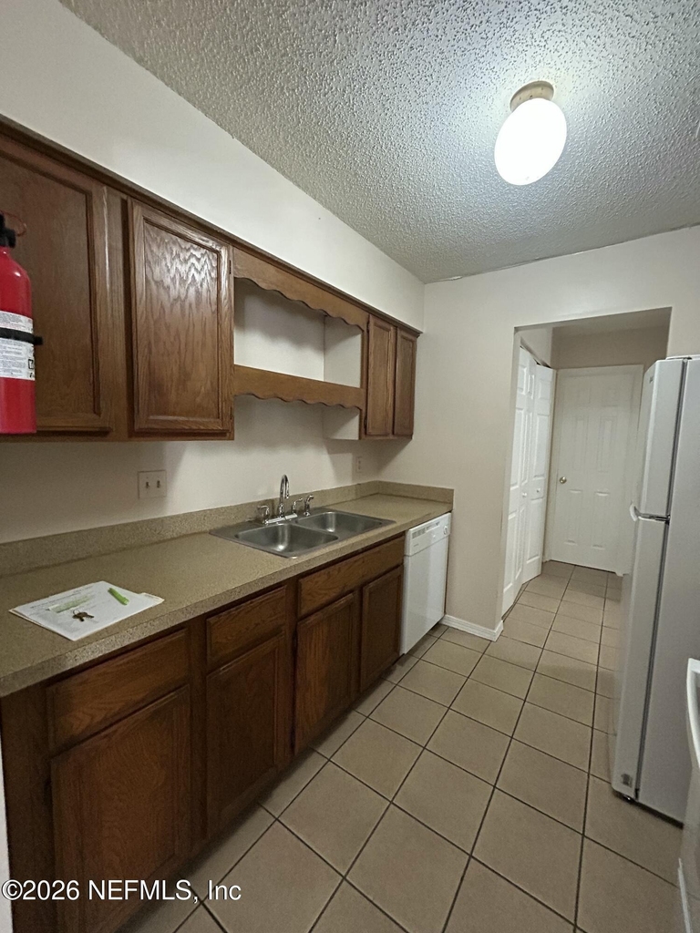 470 Crabapple Court - Photo 5