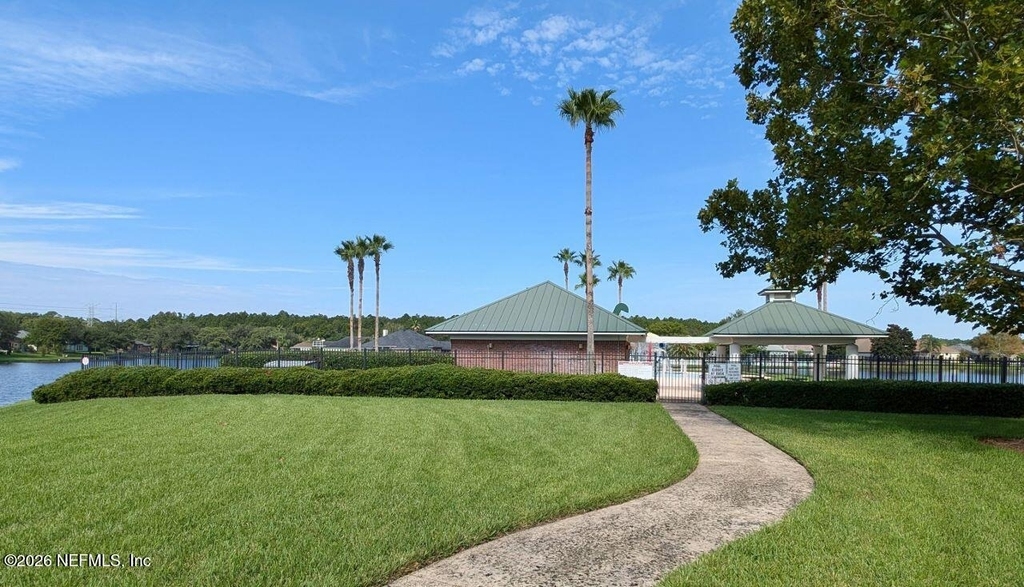 2413 Cedar Trace Drive W - Photo 32