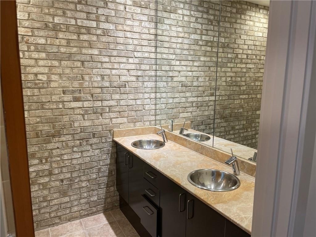 1325 Peachtree View Ne - Photo 8