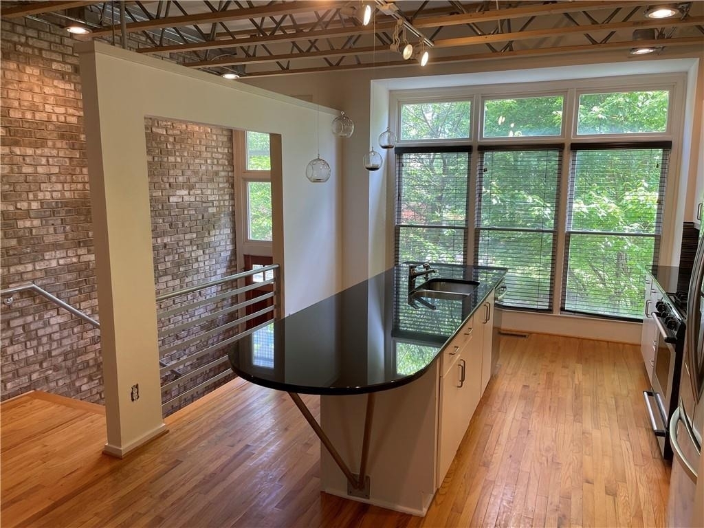 1325 Peachtree View Ne - Photo 3