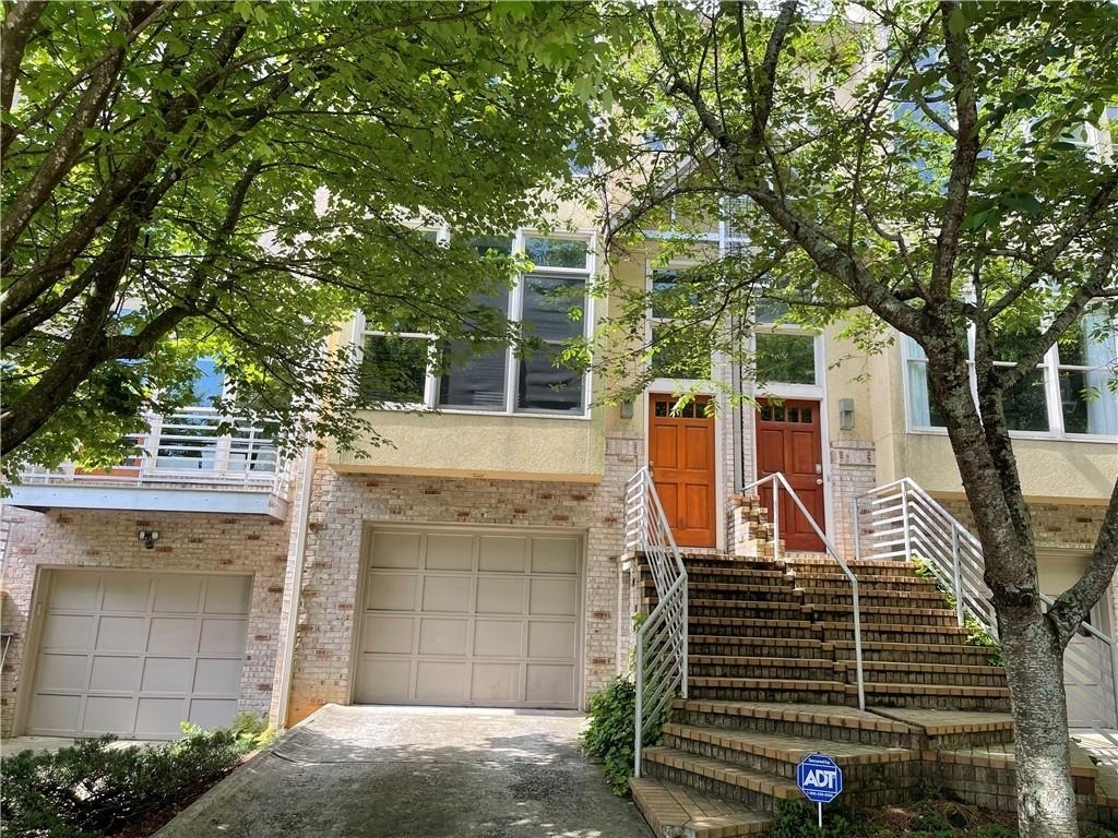 1325 Peachtree View Ne - Photo 0