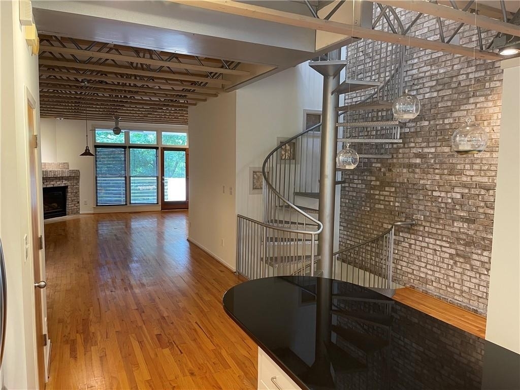 1325 Peachtree View Ne - Photo 4