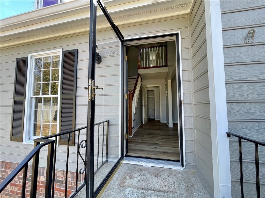 1721 Emerson Court - Photo 3