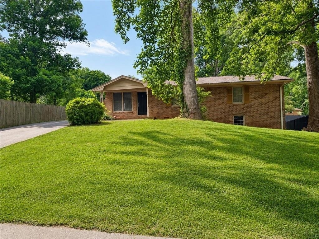 2401 Dawn Court - Photo 0