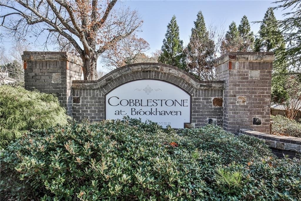 1934 Cobblestone Circle Ne - Photo 0