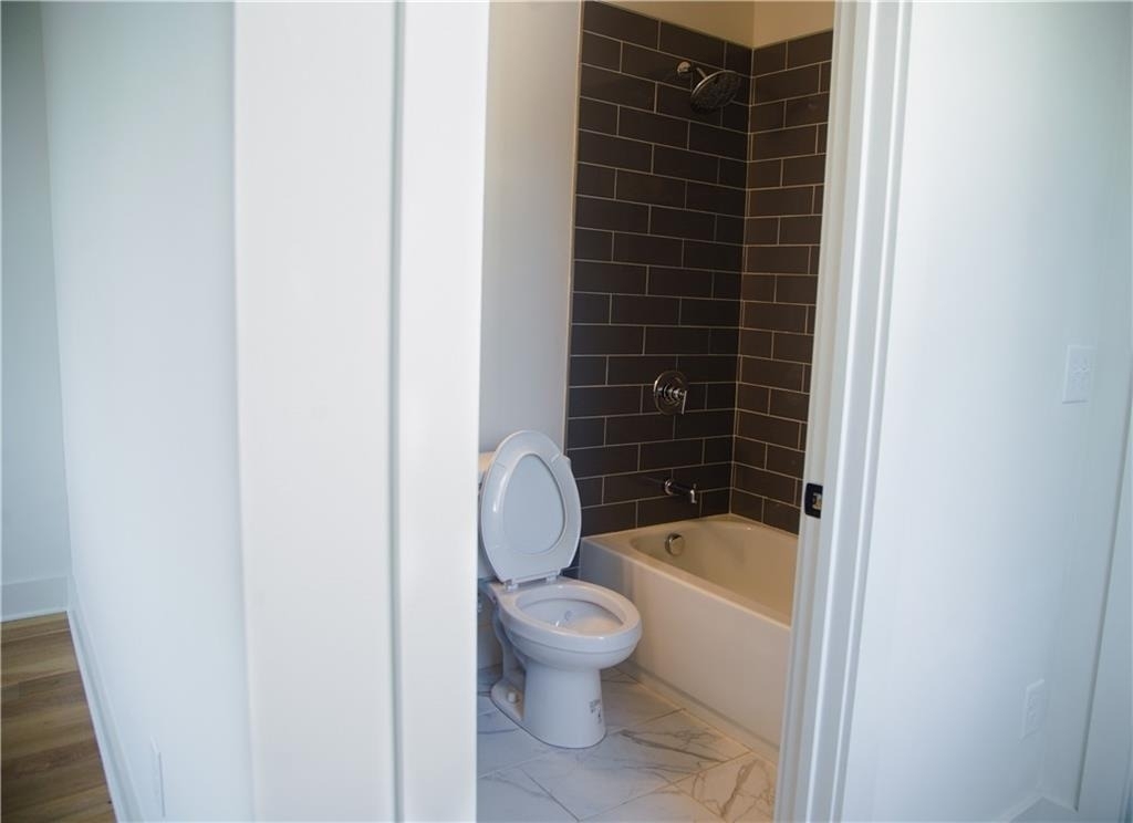 1350 May Avenue Se - Photo 5