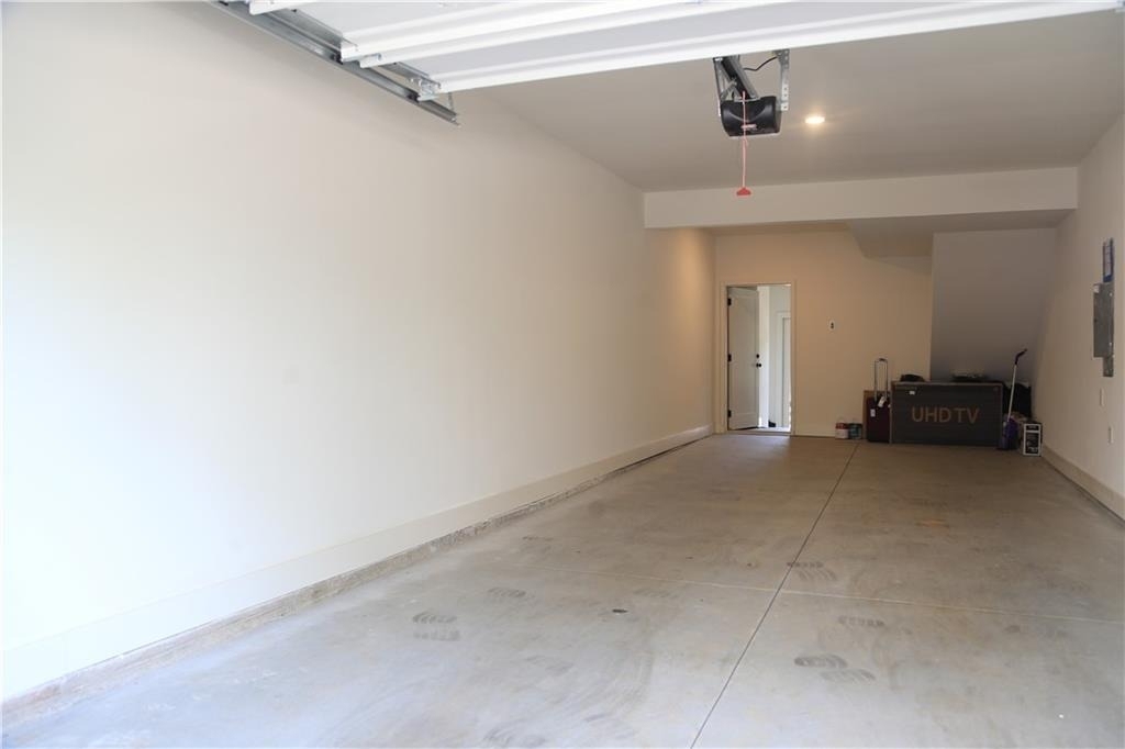 1350 May Avenue Se - Photo 9