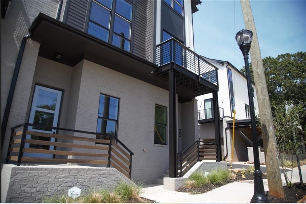 1350 May Avenue Se - Photo 10