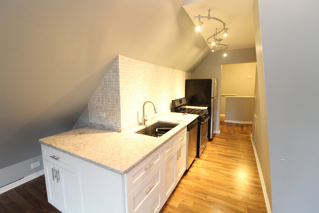 3732 N Ashland Avenue - Photo 2