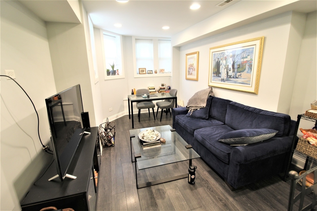 2329 W Barry Avenue - Photo 3