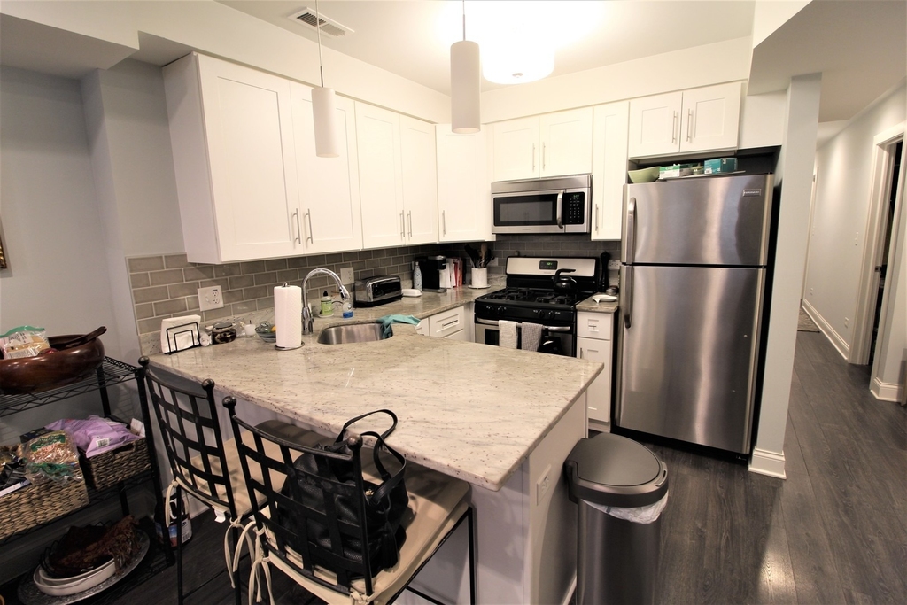 2329 W Barry Avenue - Photo 2
