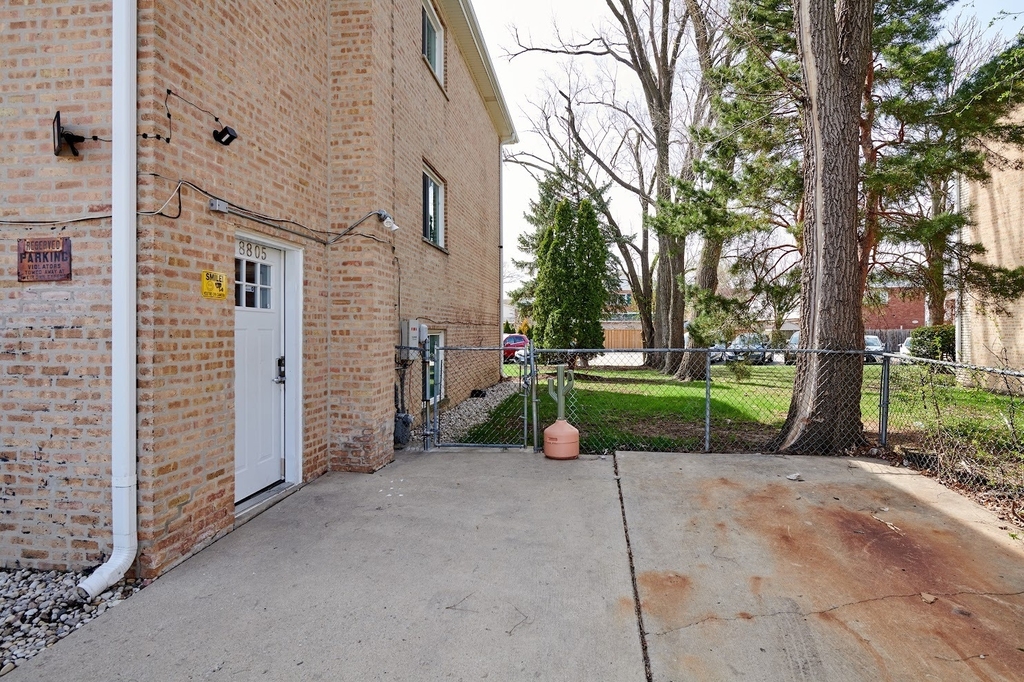 8805 Dee Road - Photo 3