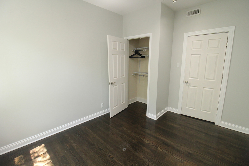1542 W Waveland Avenue - Photo 11