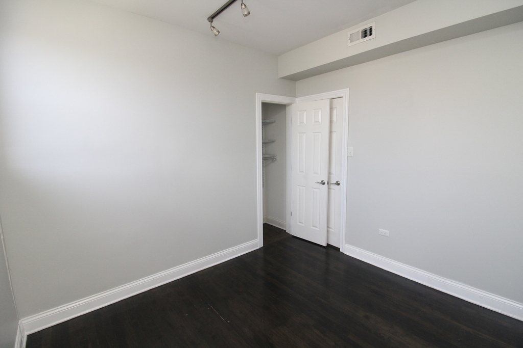 1542 W Waveland Avenue - Photo 9