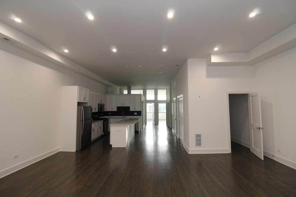 1474 N Milwaukee Avenue - Photo 1